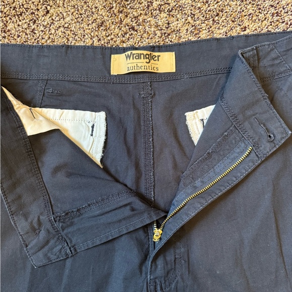 Men's Wrangler Authentics Navy Cargo Pants size 38/29 lightweight - Picture 4 of 9